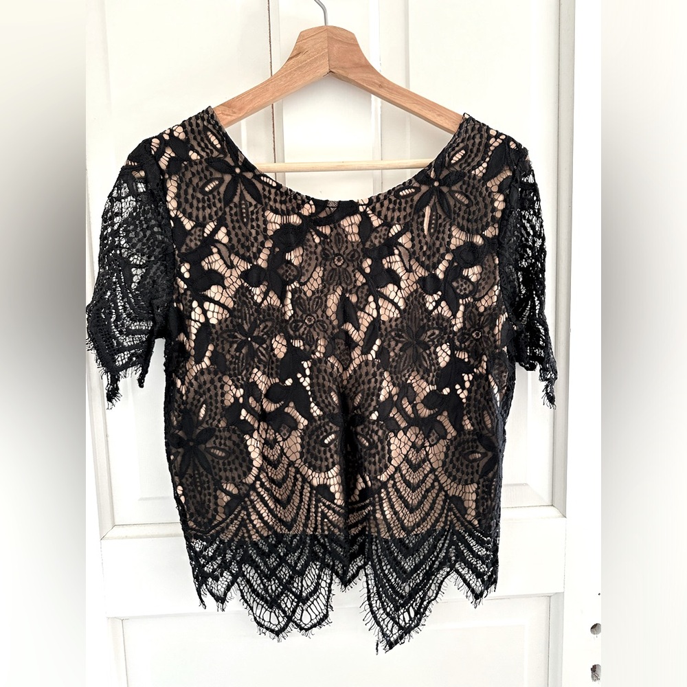 Small lace black Express top